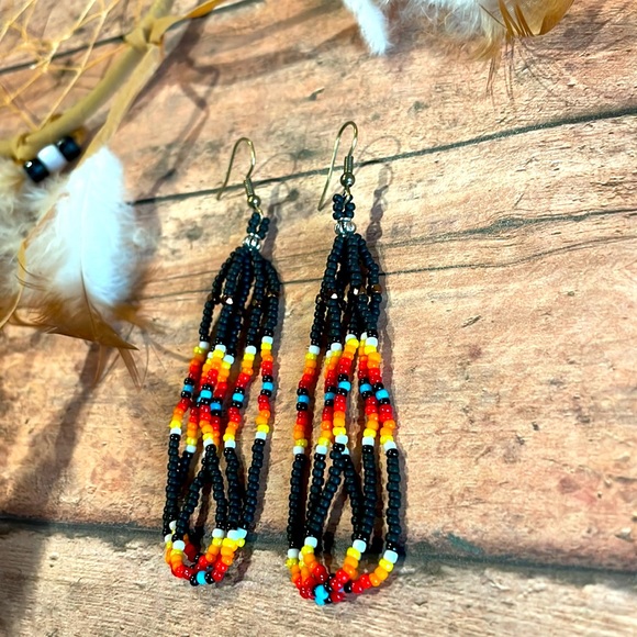 Western beaded earring - Picture 2 of 5